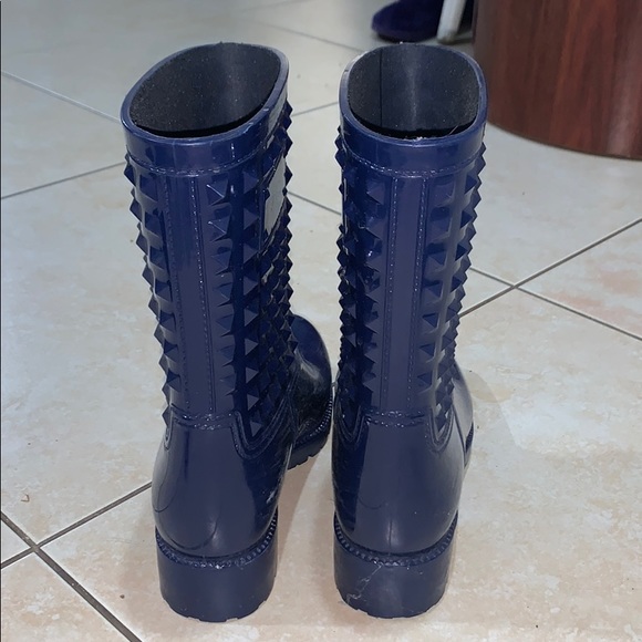 VINCE CAMUTO BLUE STUDDED RAINBOOTS .. - Picture 5 of 6